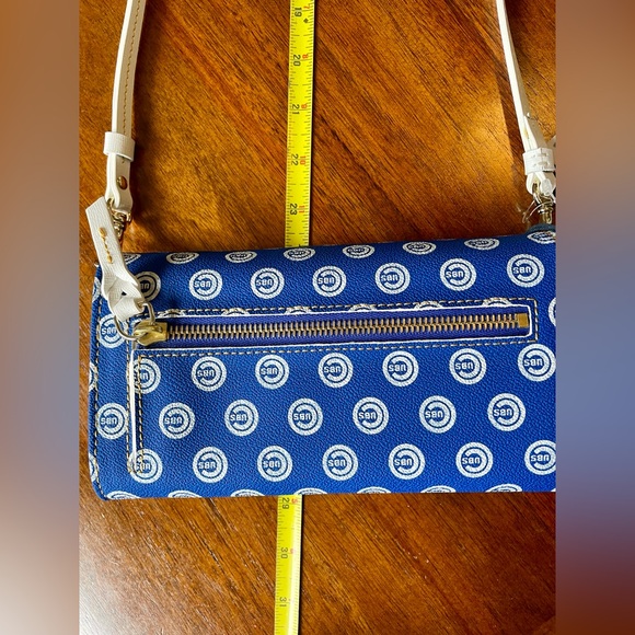 Dooney & Bourke Chicago Cubs MLB Crossbody Wallet NWT - Picture 12 of 13